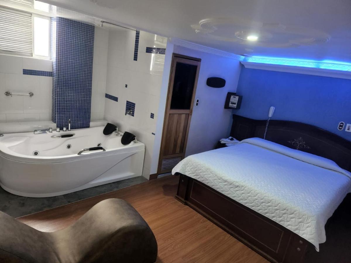 Motel Piramides De Cristal 보고타 외부 사진