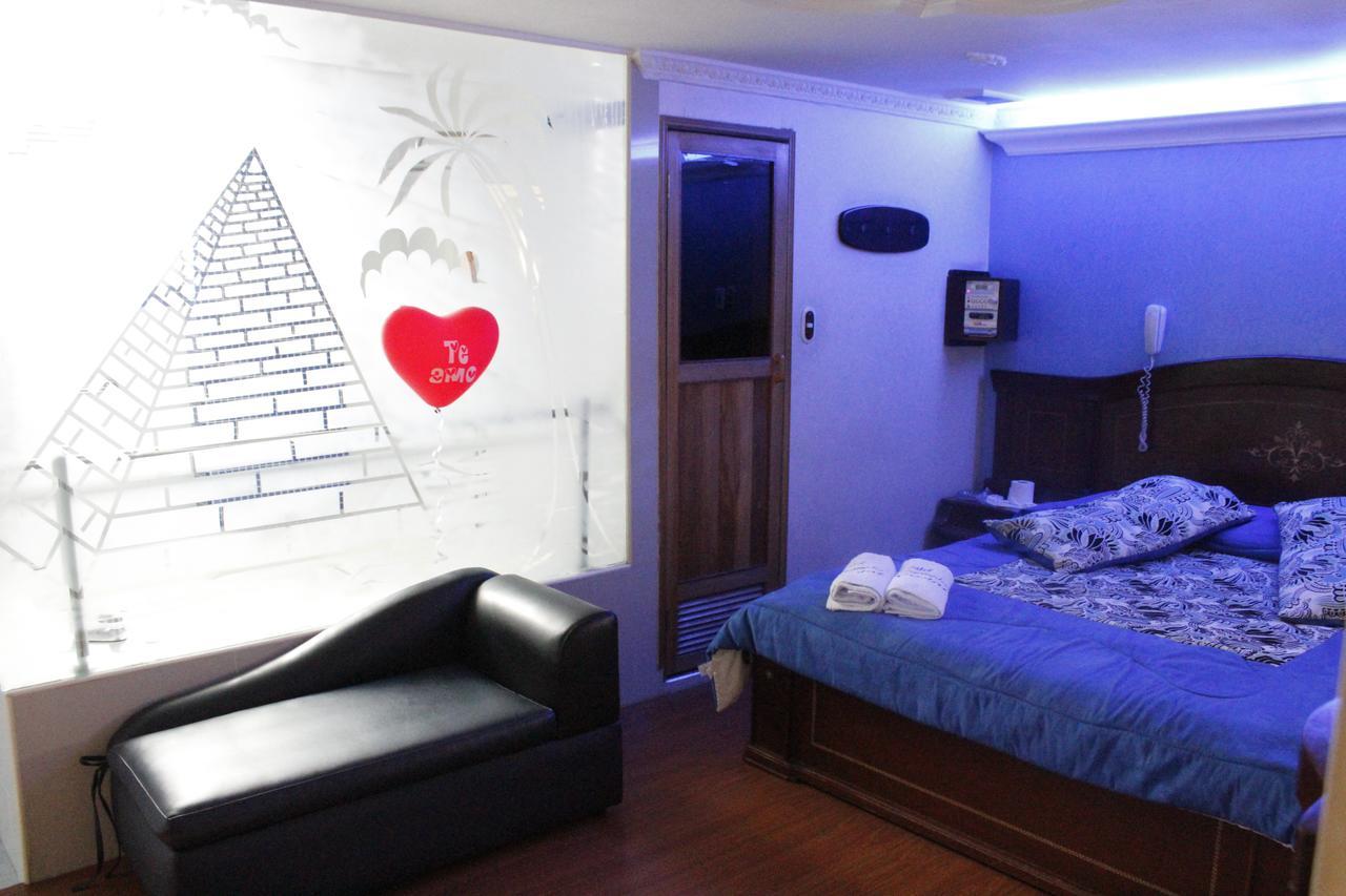 Motel Piramides De Cristal 보고타 외부 사진