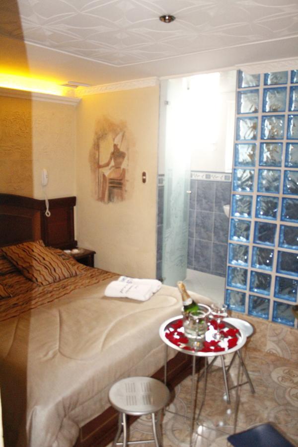 Motel Piramides De Cristal 보고타 외부 사진